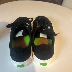 Cariuma OCA canvas - never worn